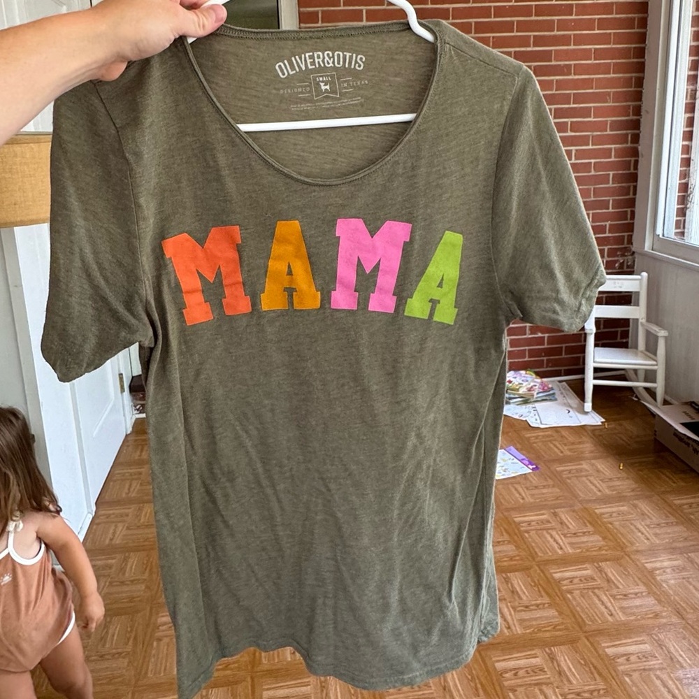 mama tshirt size small